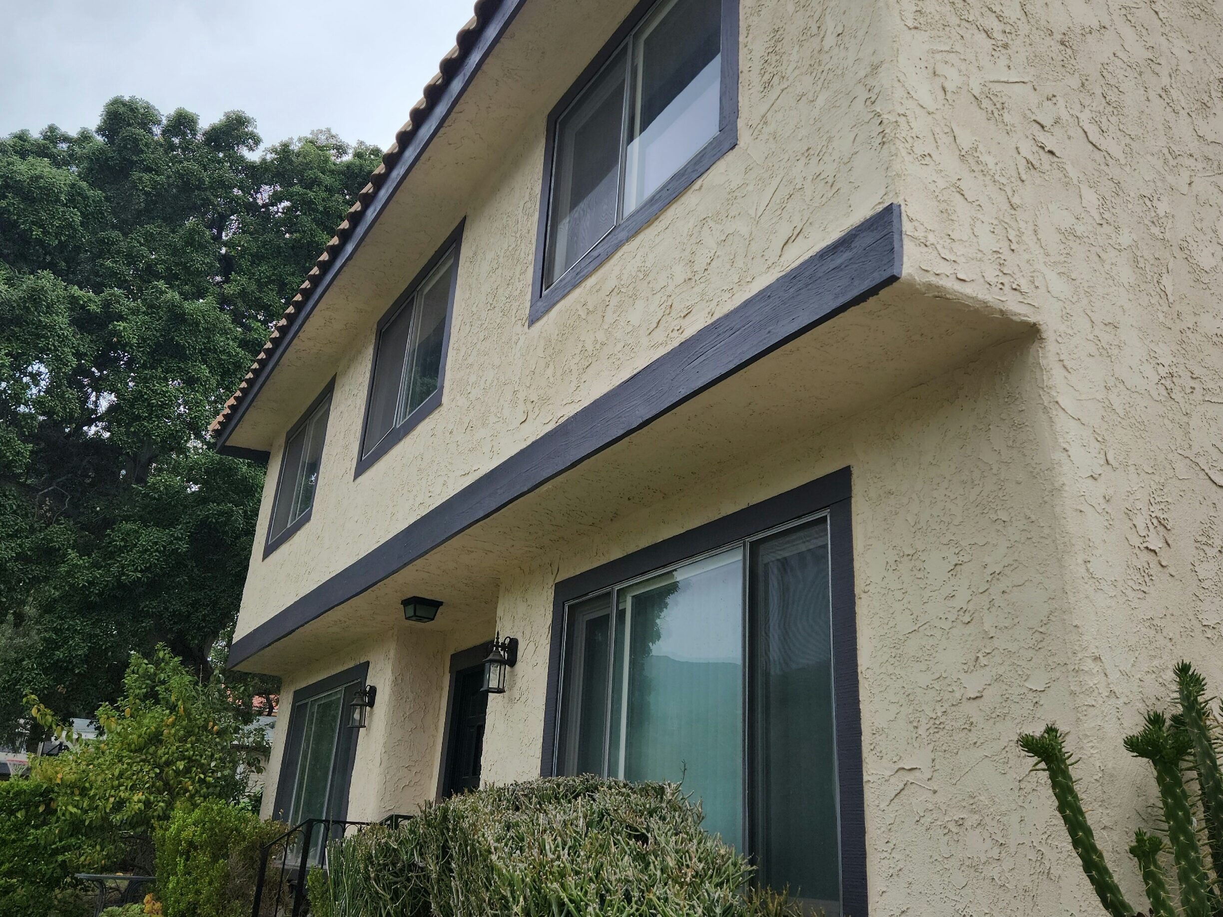 Exterior beige freshly painted 2 story apartment in La Crescenta.